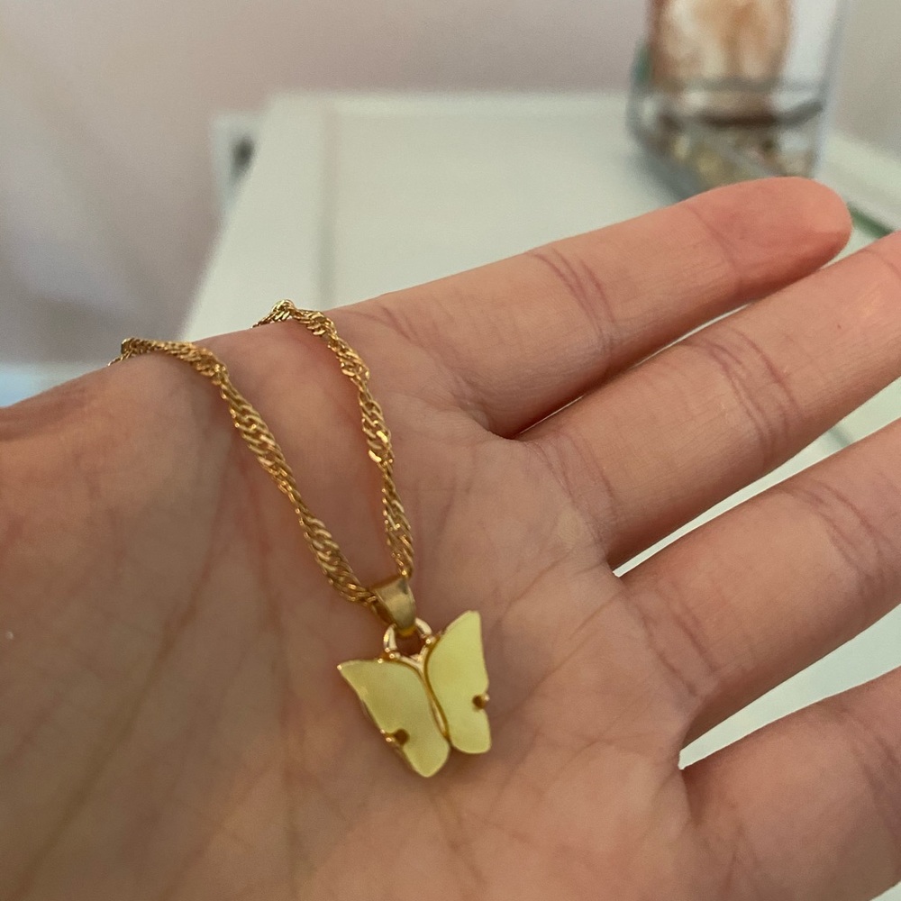 Yellow acrylic buttery necklace gold chain